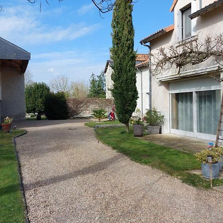 Gite Amanala Poitou Saint-Genest-d'Ambiere Exterior foto